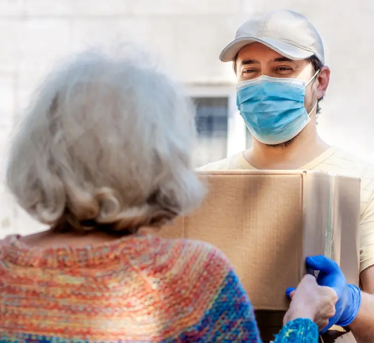 Apoiamos uma ONG de Massachusetts para entregar comida aos idosos